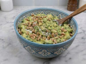 Mashed avocado with crushed walnuts