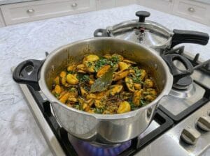 How to cook mussels with Moroccan chermoula in a pressure cooker